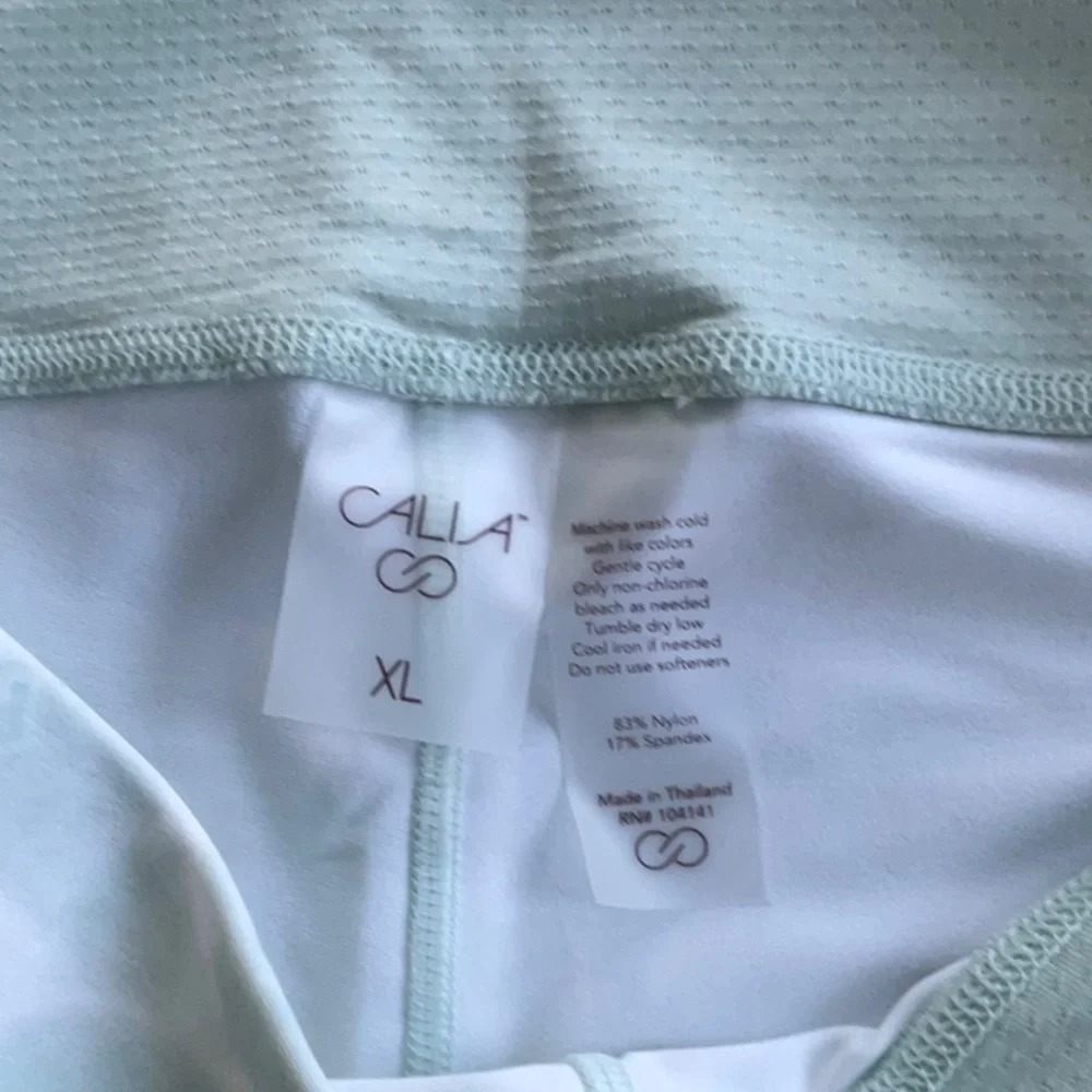 Calia Pale green & soft white Patterned Leggings. Pockets on sides. Buttery soft - Picture 8 of 12